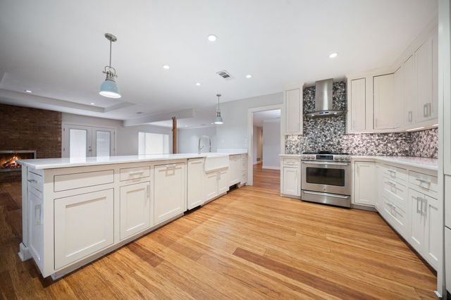 15606 Kingscrest Circle, Dallas, TX 75248