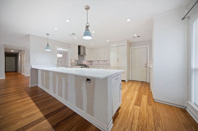 15606 Kingscrest Circle, Dallas, TX 75248