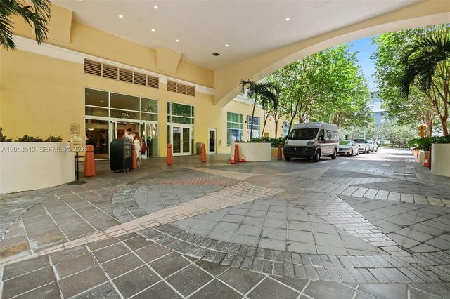7350 SW 89th Street 704S, Miami, FL 33156