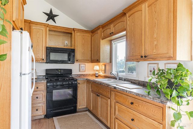 710 Old Adobe Rd, Petaluma, CA 94954