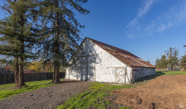 710 Old Adobe Rd, Petaluma, CA 94954