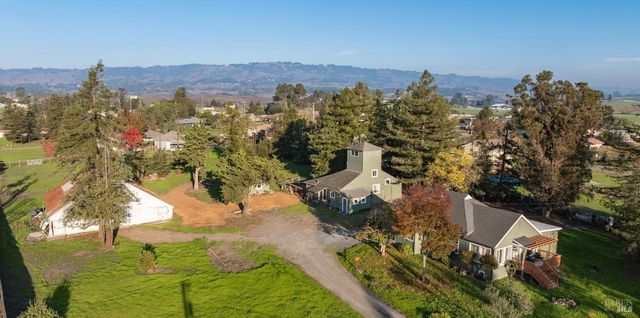 710 Old Adobe Rd, Petaluma, CA 94954