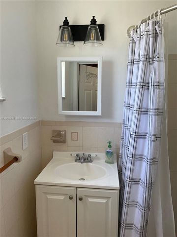 5800 SW 61st St, Miami, FL 33143