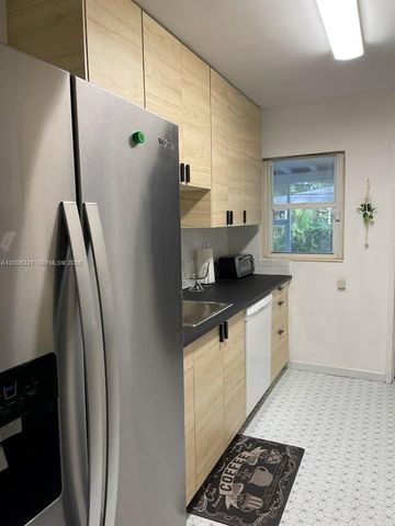 5800 SW 61st St, Miami, FL 33143