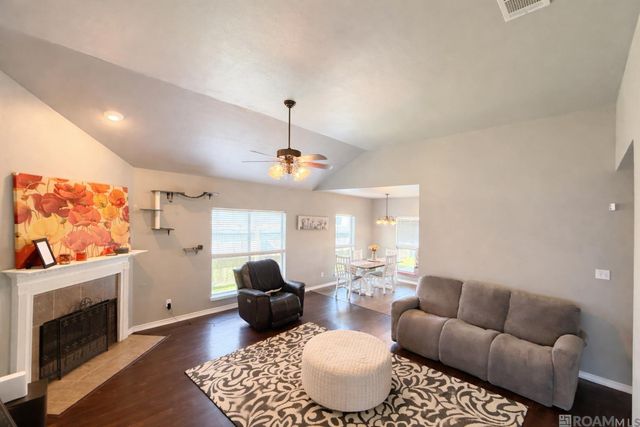 23592 Country Manor Ave, Denham Springs, LA 70726