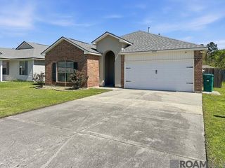 23592 Country Manor Ave, Denham Springs, LA 70726