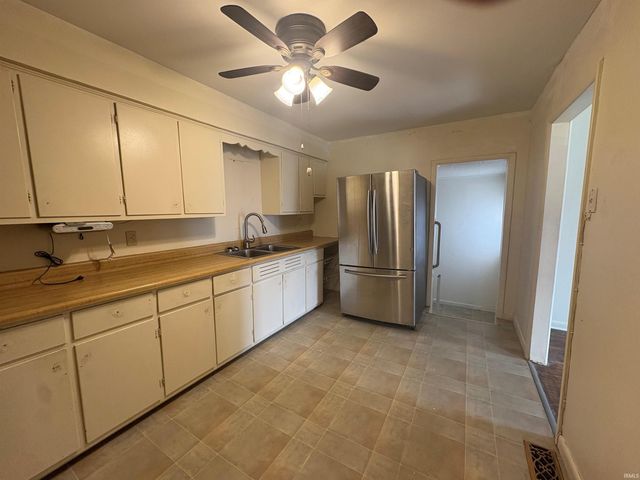 913 Sheffield Drive, Evansville, IN 47710