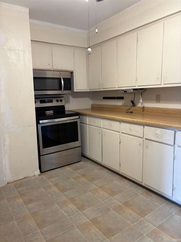 913 Sheffield Drive, Evansville, IN 47710