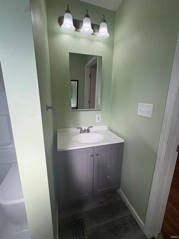 913 Sheffield Drive, Evansville, IN 47710