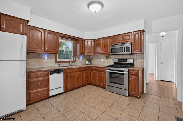 141 N 8Th Ave, Manville Boro, NJ 08835