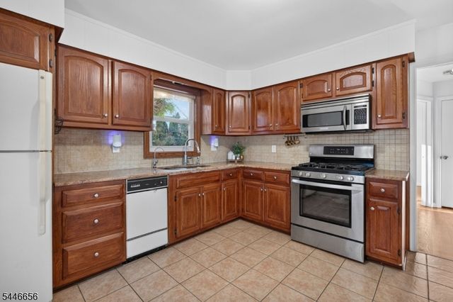 141 N 8Th Ave, Manville Boro, NJ 08835