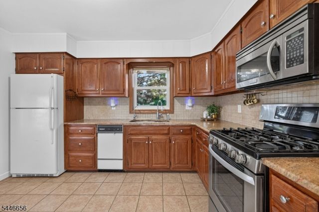 141 N 8Th Ave, Manville Boro, NJ 08835