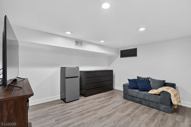 141 N 8Th Ave, Manville Boro, NJ 08835