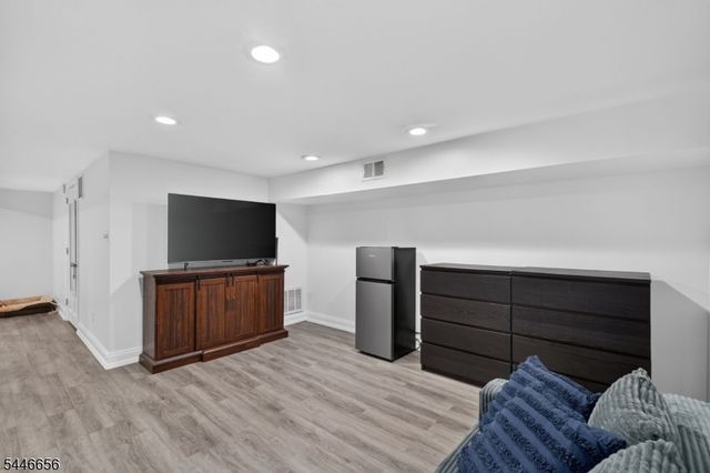 141 N 8Th Ave, Manville Boro, NJ 08835