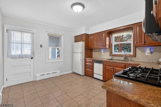 141 N 8Th Ave, Manville Boro, NJ 08835