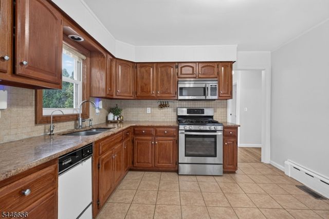 141 N 8Th Ave, Manville Boro, NJ 08835