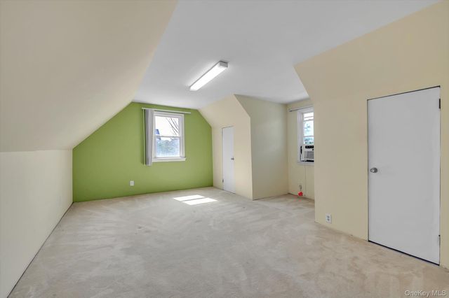 276 85th Avenue, Floral Park, NY 11001