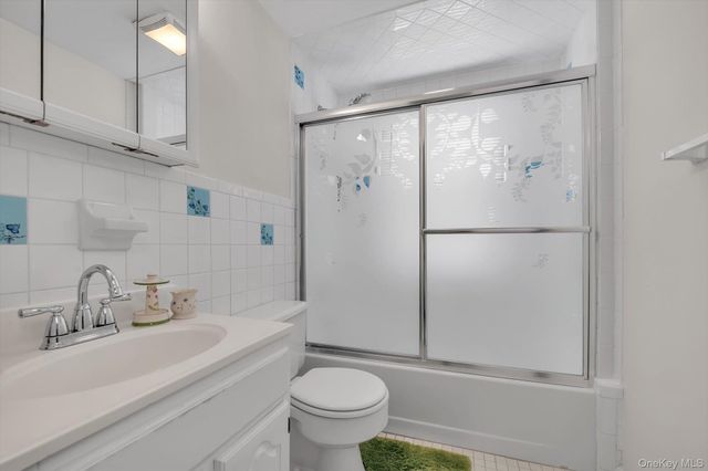 276 85th Avenue, Floral Park, NY 11001