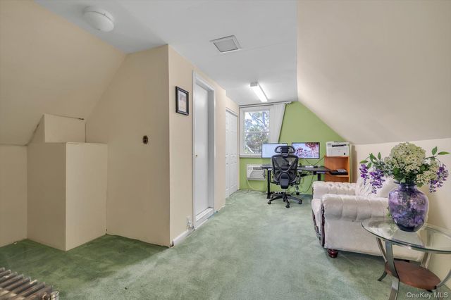 276 85th Avenue, Floral Park, NY 11001