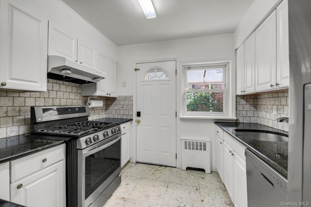 276 85th Avenue, Floral Park, NY 11001