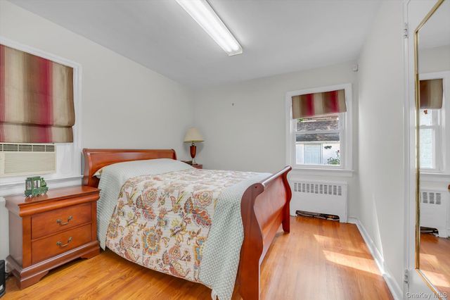 276 85th Avenue, Floral Park, NY 11001