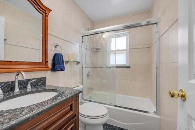 276 85th Avenue, Floral Park, NY 11001