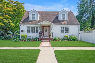 276 85th Avenue, Floral Park, NY 11001