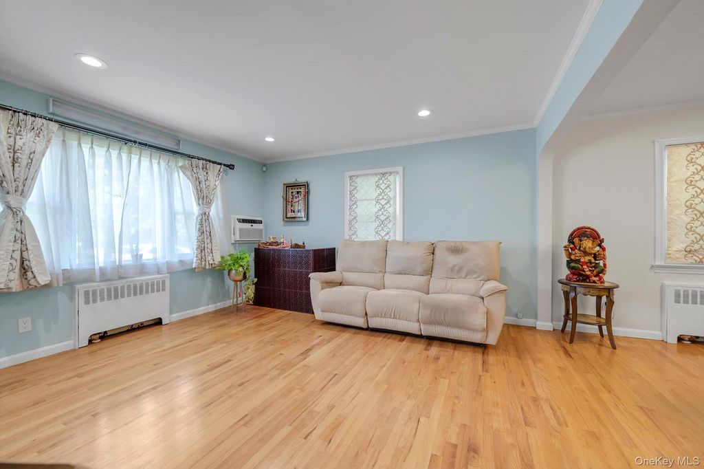 276 85th Avenue, Floral Park, NY 11001 — photo 3