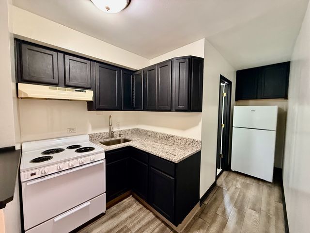 4211 W 95th Street 2D, Oak Lawn, IL 60453