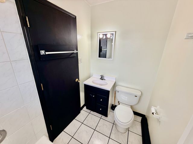 4211 W 95th Street 2D, Oak Lawn, IL 60453
