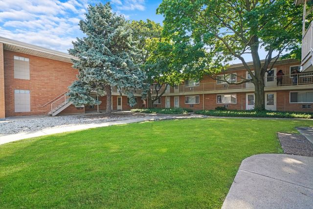 4211 W 95th Street 2D, Oak Lawn, IL 60453