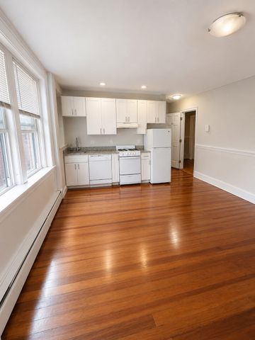 260 Washington St 26, Salem, MA 01970