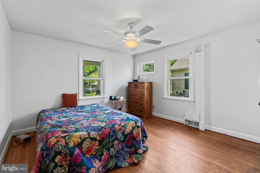 Image 12 of property listing at 5510 GREENFIELD AVE, Baltimore, MD 21206
