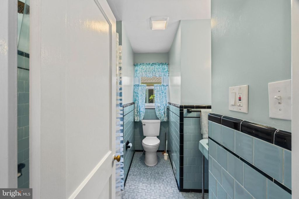 Image 14 of property listing at 5510 GREENFIELD AVE, Baltimore, MD 21206