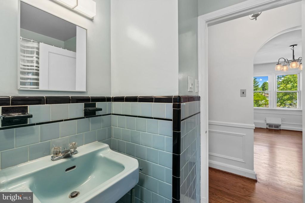 Image 15 of property listing at 5510 GREENFIELD AVE, Baltimore, MD 21206