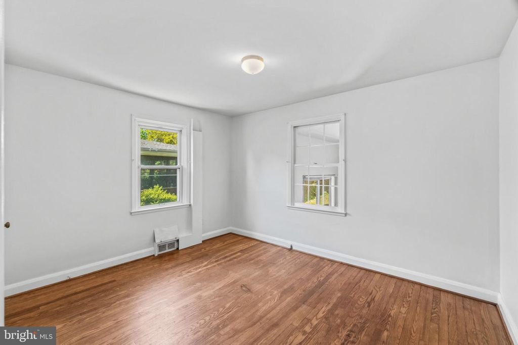 Image 16 of property listing at 5510 GREENFIELD AVE, Baltimore, MD 21206