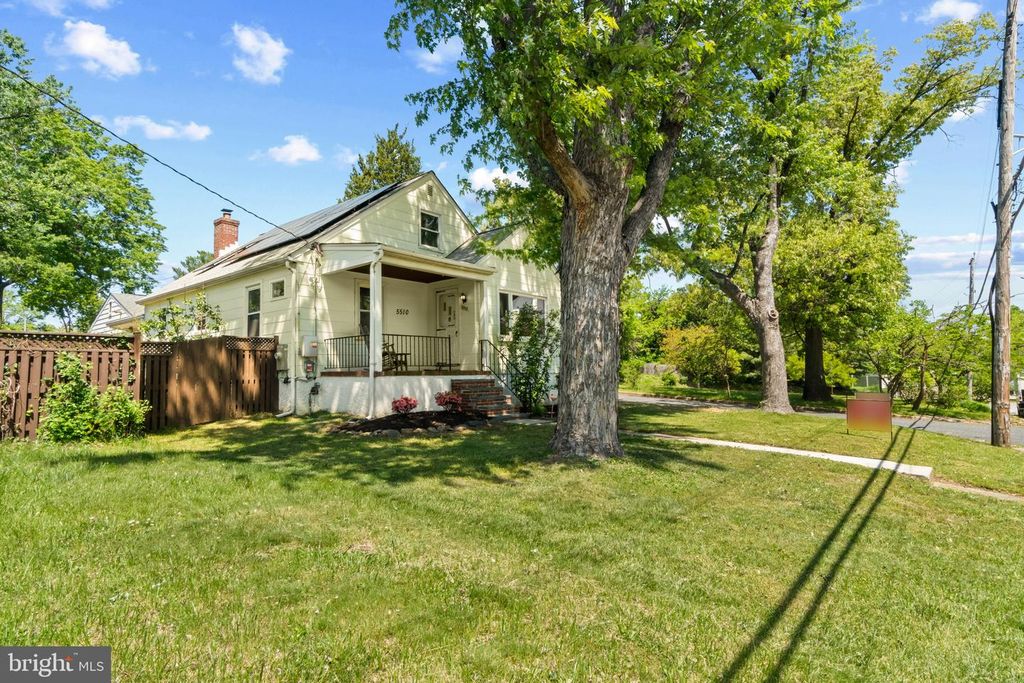 Image 3 of property listing at 5510 GREENFIELD AVE, Baltimore, MD 21206