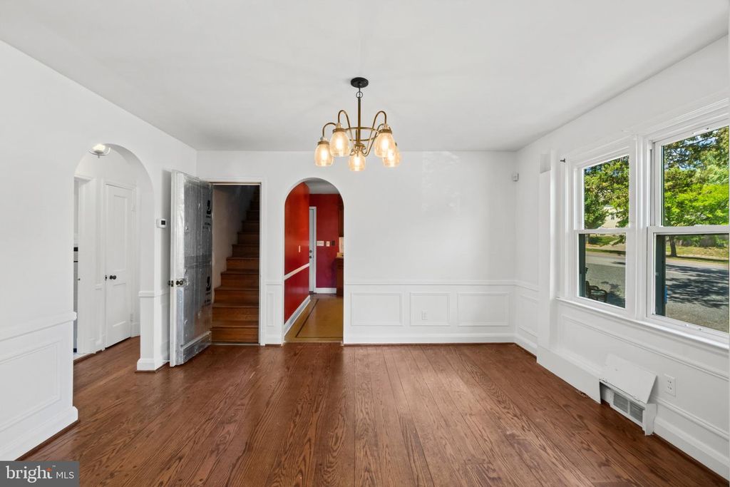 Image 8 of property listing at 5510 GREENFIELD AVE, Baltimore, MD 21206