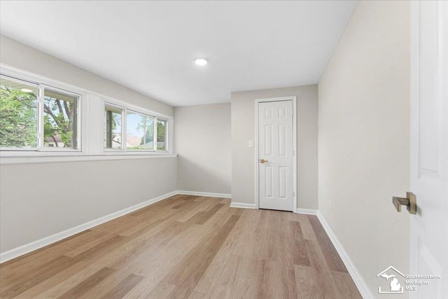 6810 Robinson Street, Allen Park, MI 48101