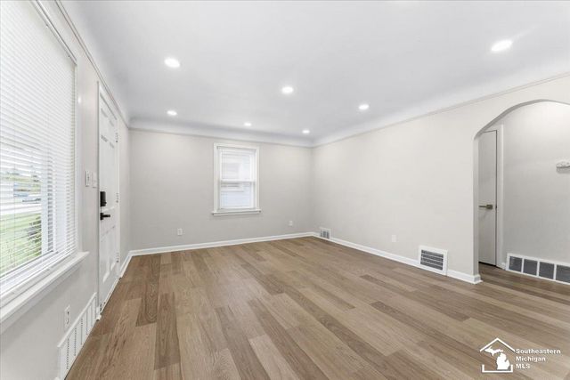 6810 Robinson Street, Allen Park, MI 48101