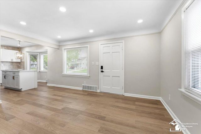 6810 Robinson Street, Allen Park, MI 48101
