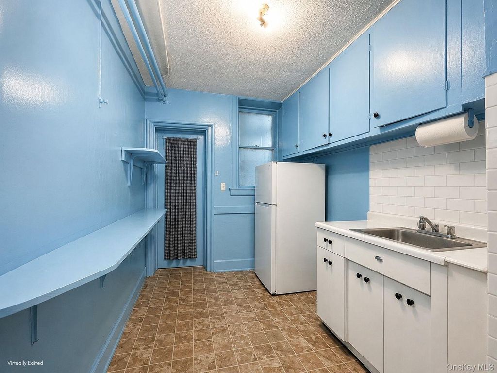 32-17 46 Street, Astoria, NY 11103 — photo 2