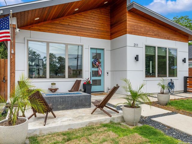 211 W LUBBOCK ST, San Antonio, TX 78204
