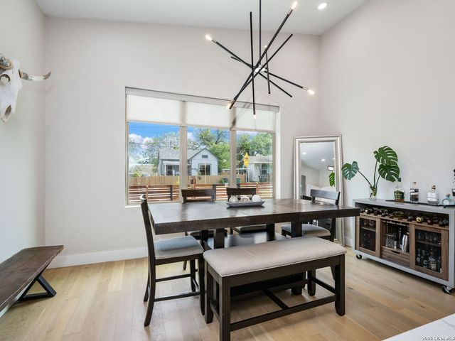 211 W LUBBOCK ST, San Antonio, TX 78204