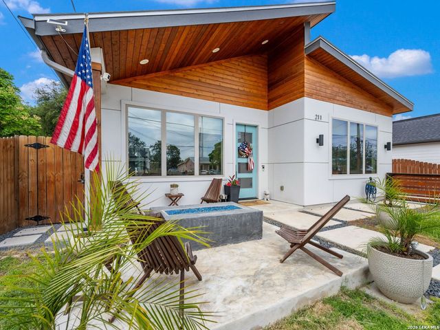 211 W LUBBOCK ST, San Antonio, TX 78204