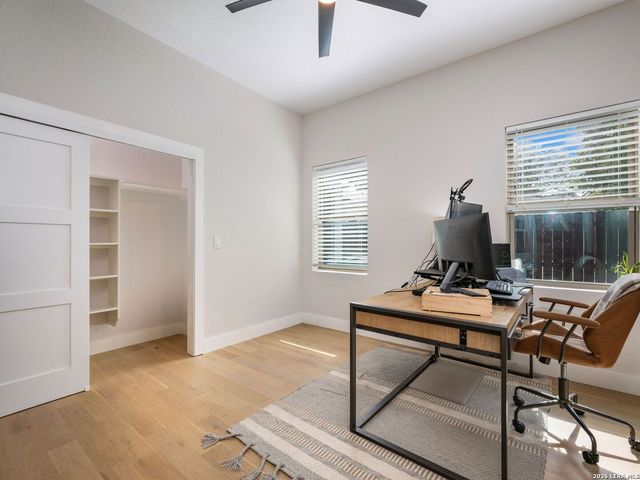211 W LUBBOCK ST, San Antonio, TX 78204