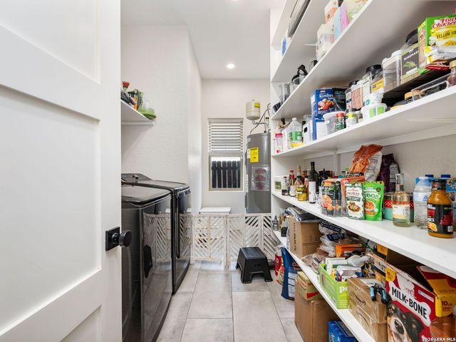 211 W LUBBOCK ST, San Antonio, TX 78204