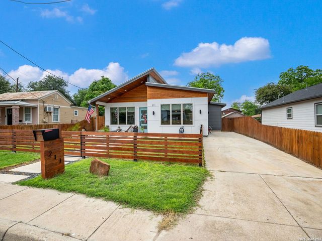 211 W LUBBOCK ST, San Antonio, TX 78204