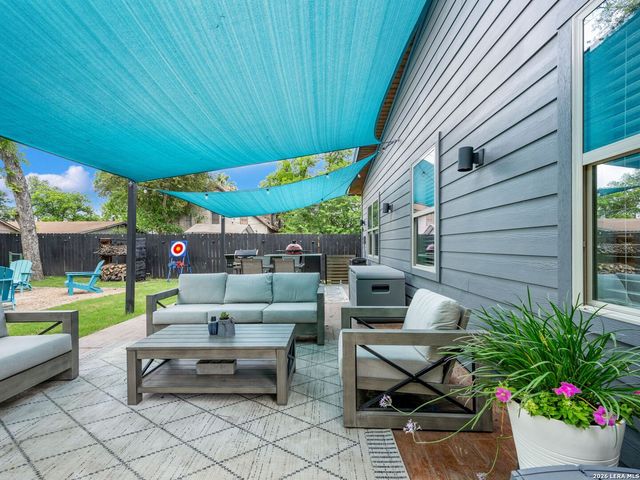 211 W LUBBOCK ST, San Antonio, TX 78204