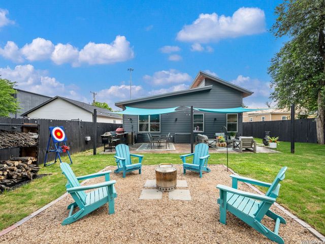 211 W LUBBOCK ST, San Antonio, TX 78204